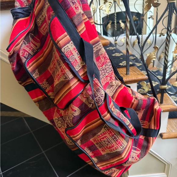Large Peruvian Duffle Bag . Purchased in Peru. EUC Lots of pockets. - Picture 7 of 12